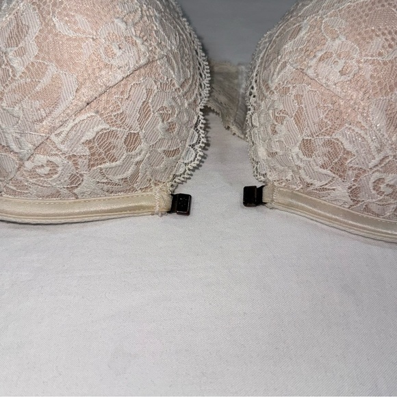 Victoria's Secret Vintage White Lace Strapless Bra - Picture 2 of 7